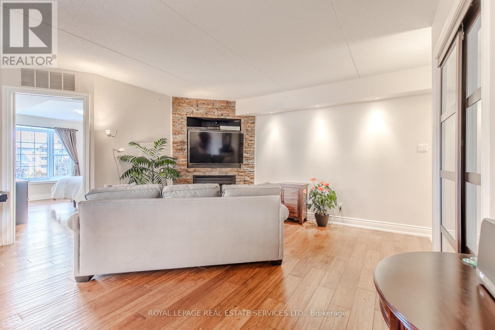 












310 - 1451 WALKER'S LINE

,
Burlington,




Ontario
L7M4P1

