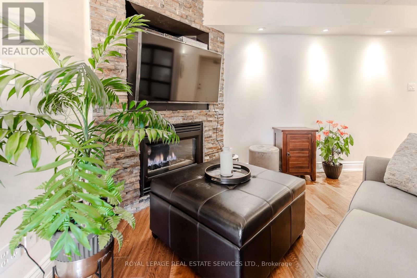 












310 - 1451 WALKER'S LINE

,
Burlington,




Ontario
L7M4P1

