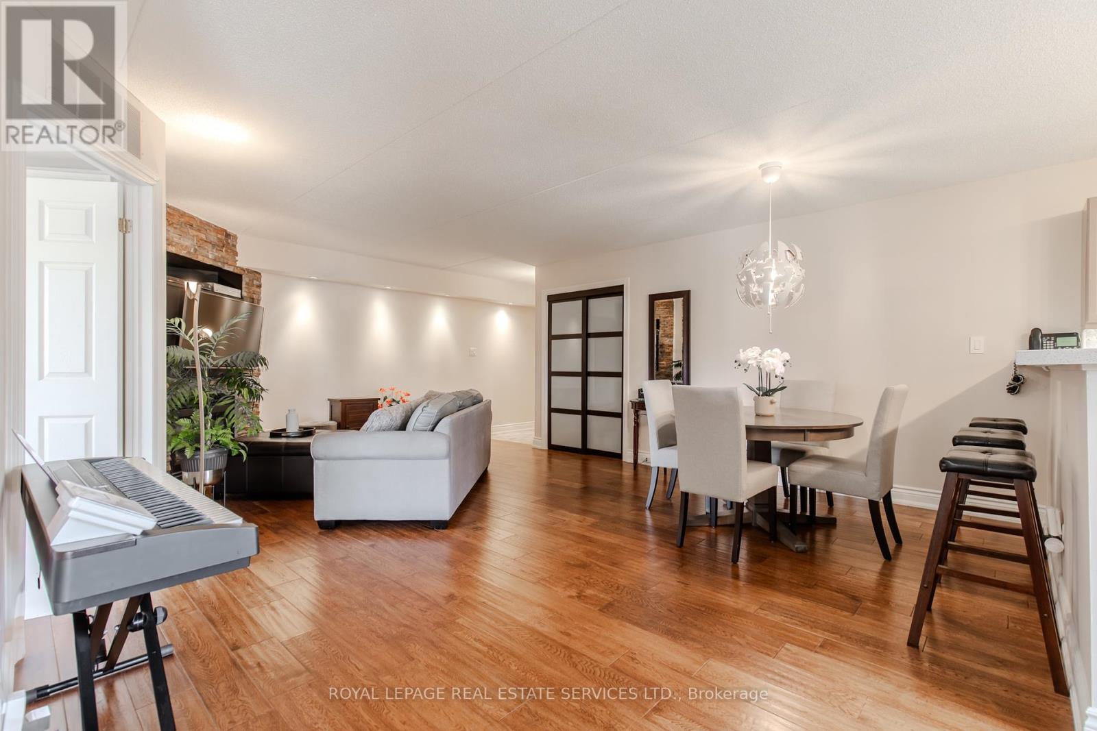 












310 - 1451 WALKER'S LINE

,
Burlington,




Ontario
L7M4P1

