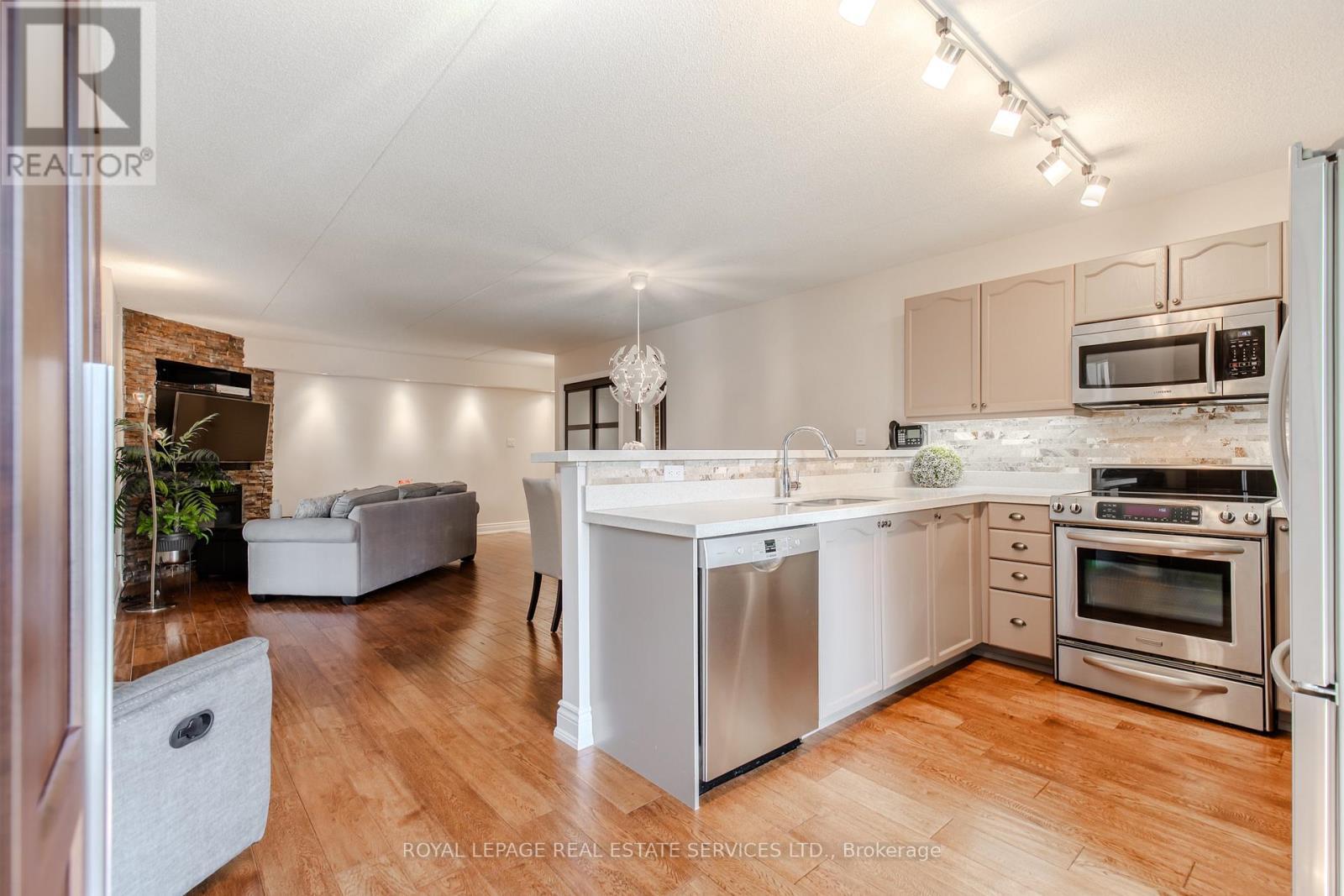 












310 - 1451 WALKER'S LINE

,
Burlington,




Ontario
L7M4P1

