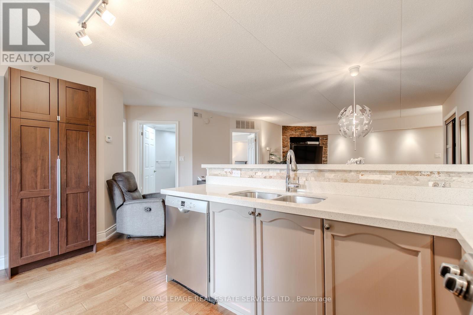 












310 - 1451 WALKER'S LINE

,
Burlington,




Ontario
L7M4P1

