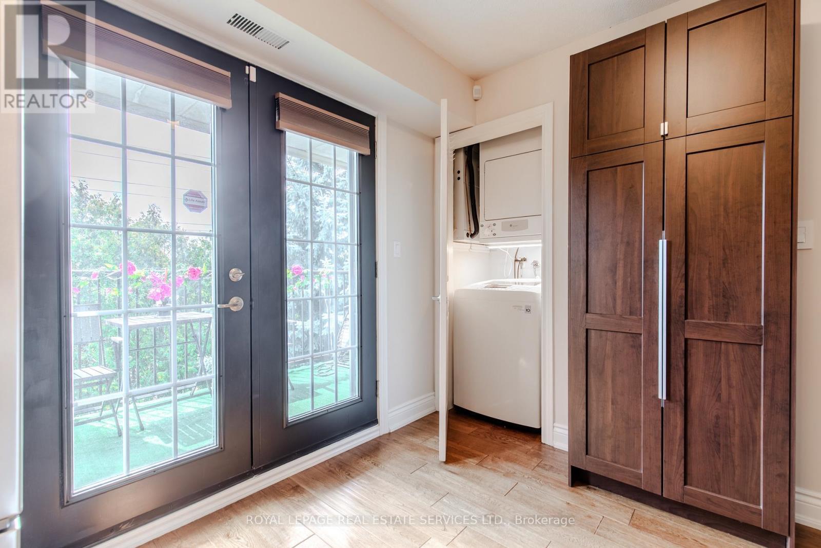 












310 - 1451 WALKER'S LINE

,
Burlington,




Ontario
L7M4P1

