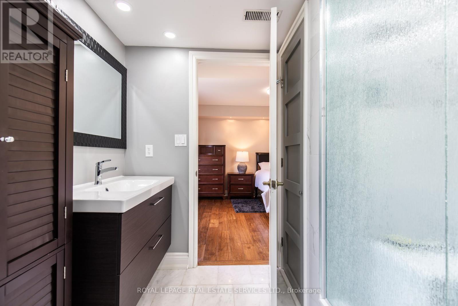 












310 - 1451 WALKER'S LINE

,
Burlington,




Ontario
L7M4P1

