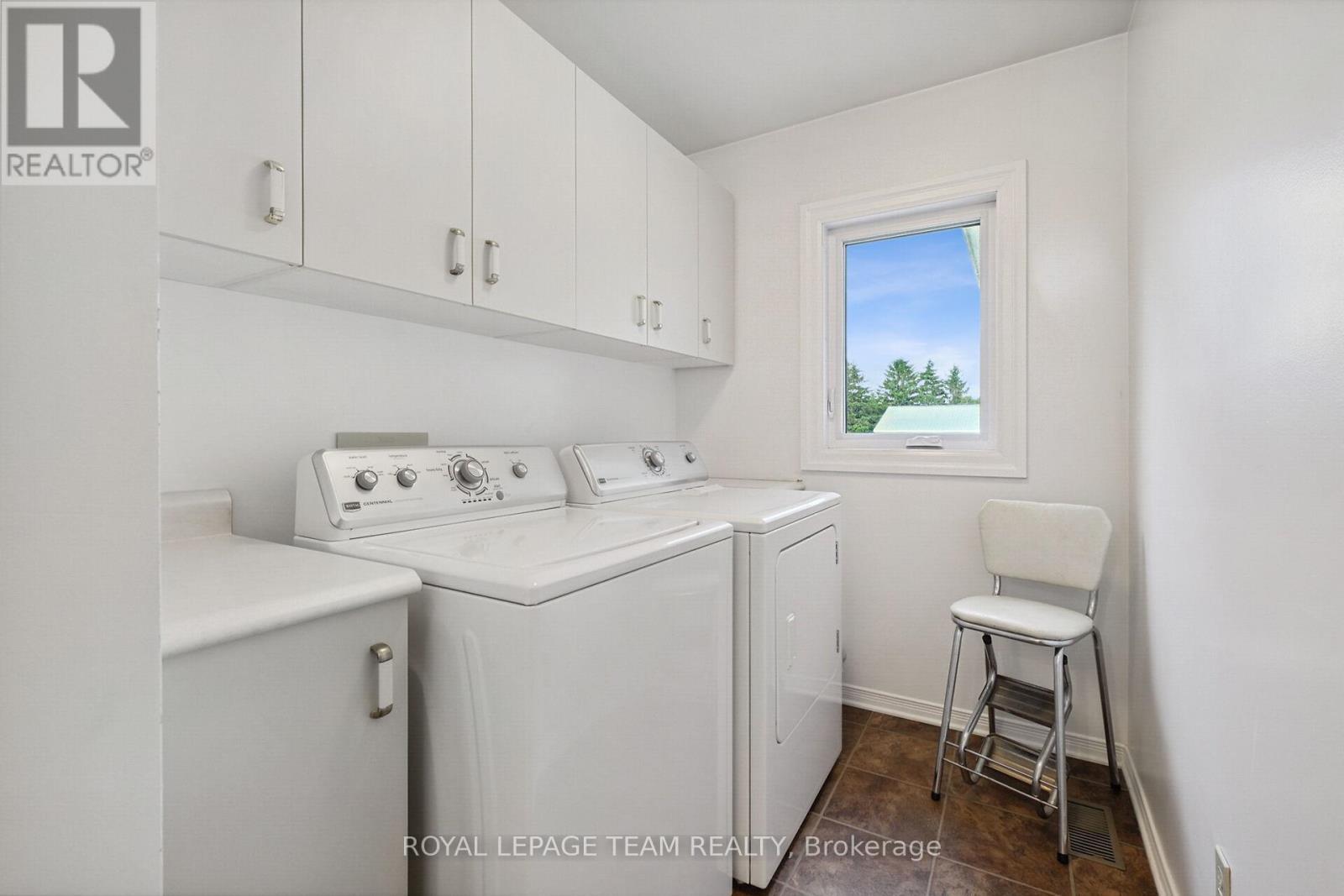 












8665 RUSSELL ROAD

,
Ottawa,




Ontario
K4B0J7

