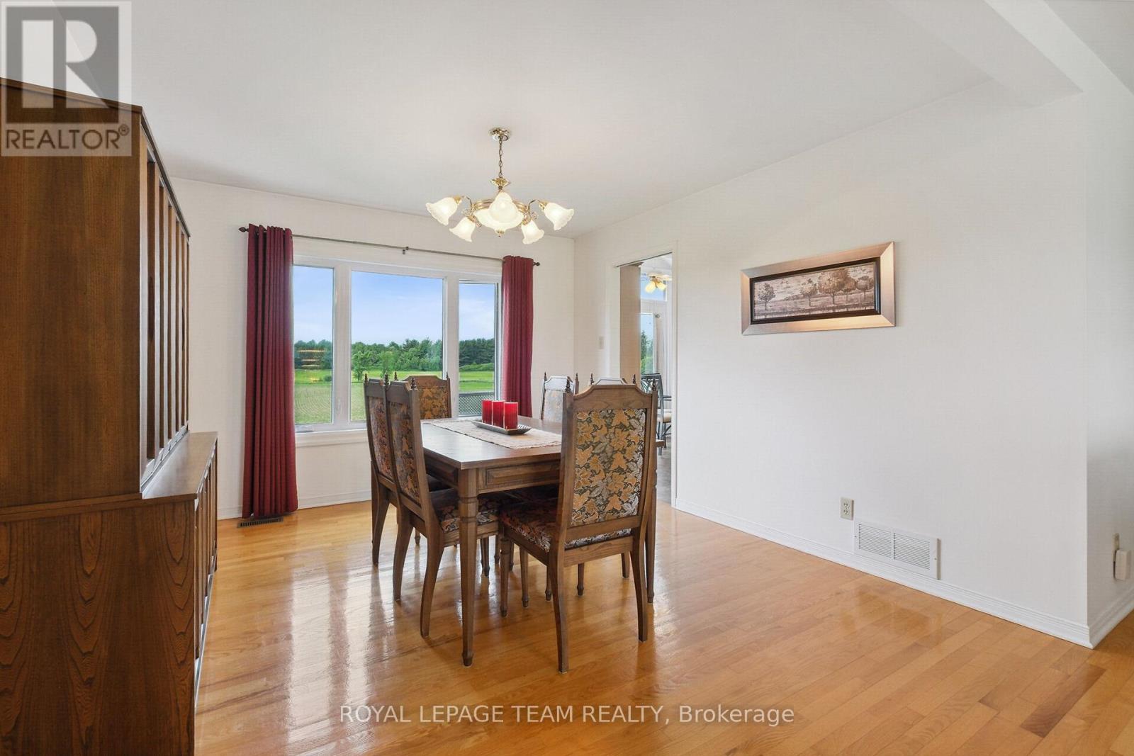 












8665 RUSSELL ROAD

,
Ottawa,




Ontario
K4B0J7

