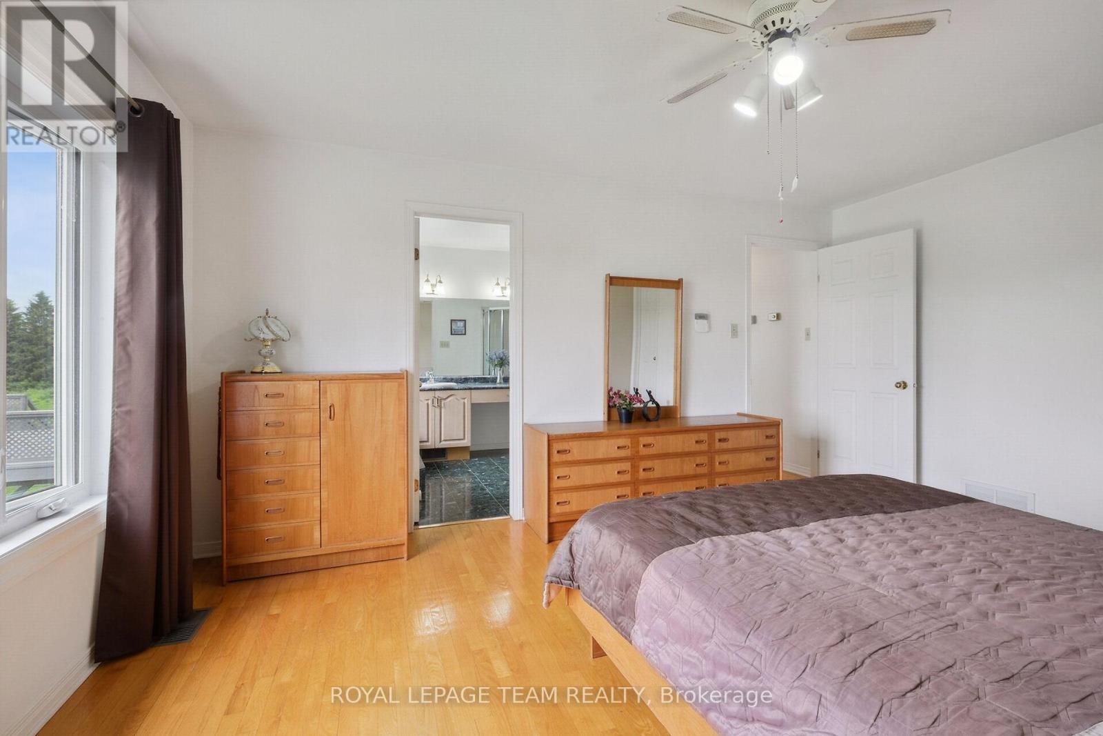 












8665 RUSSELL ROAD

,
Ottawa,




Ontario
K4B0J7

