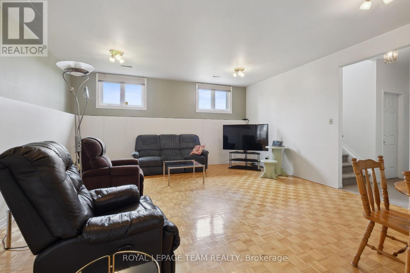 












8665 RUSSELL ROAD

,
Ottawa,




Ontario
K4B0J7

