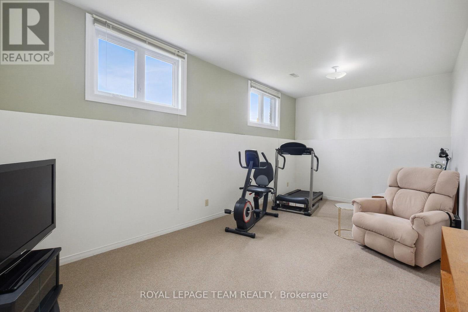 












8665 RUSSELL ROAD

,
Ottawa,




Ontario
K4B0J7

