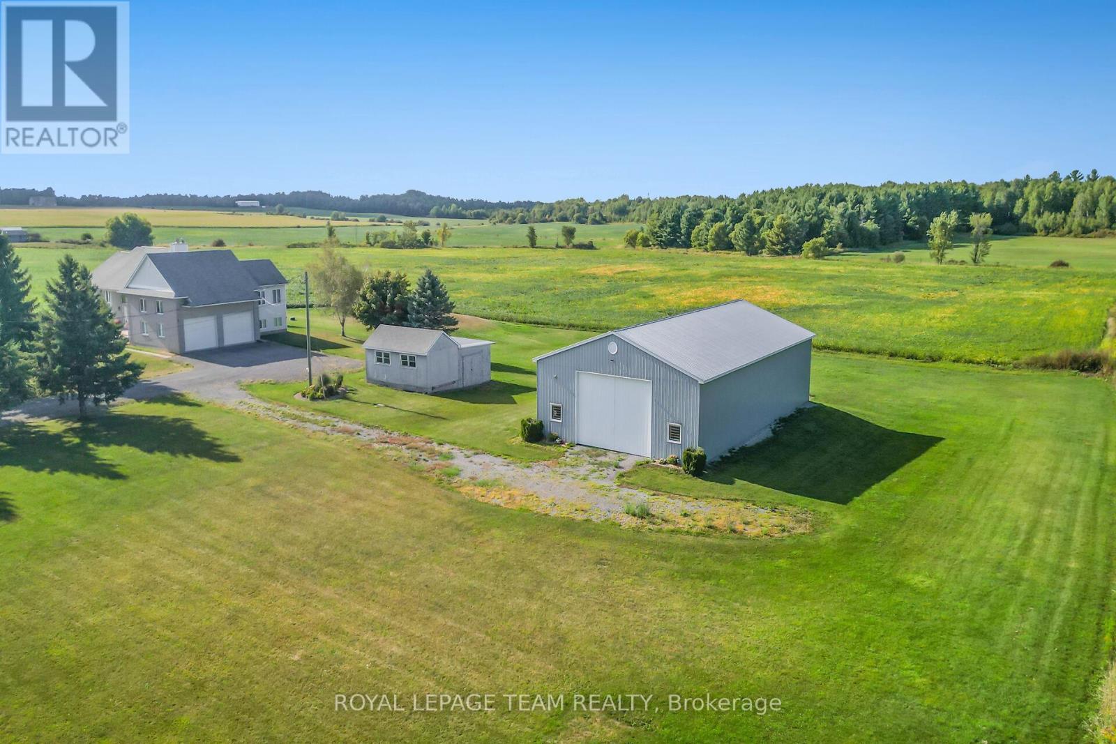 












8665 RUSSELL ROAD

,
Ottawa,




Ontario
K4B0J7

