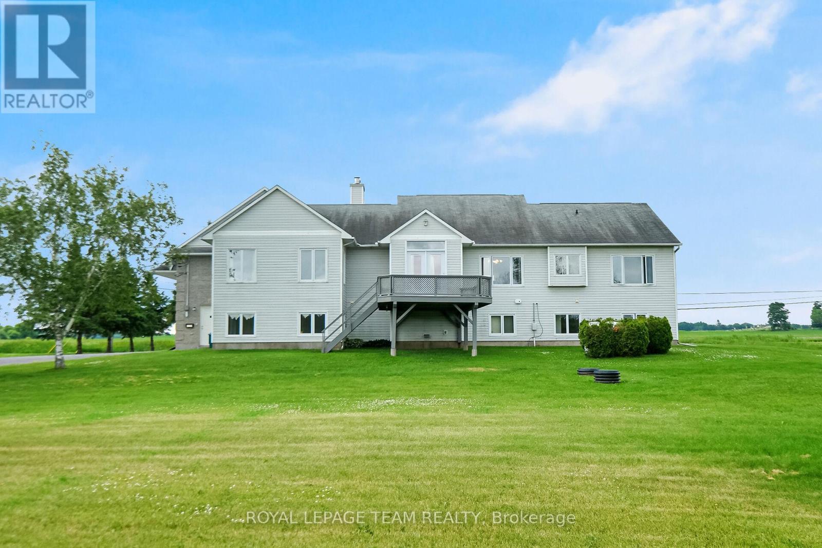 












8665 RUSSELL ROAD

,
Ottawa,




Ontario
K4B0J7

