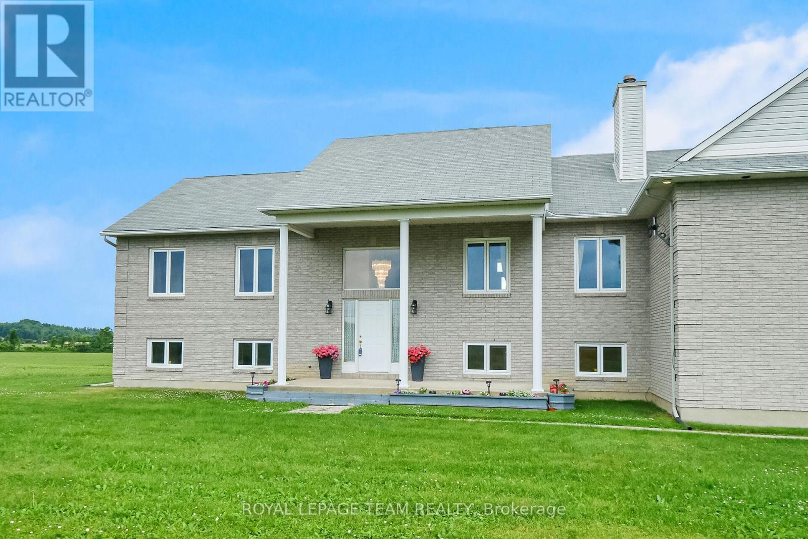 












8665 RUSSELL ROAD

,
Ottawa,




Ontario
K4B0J7

