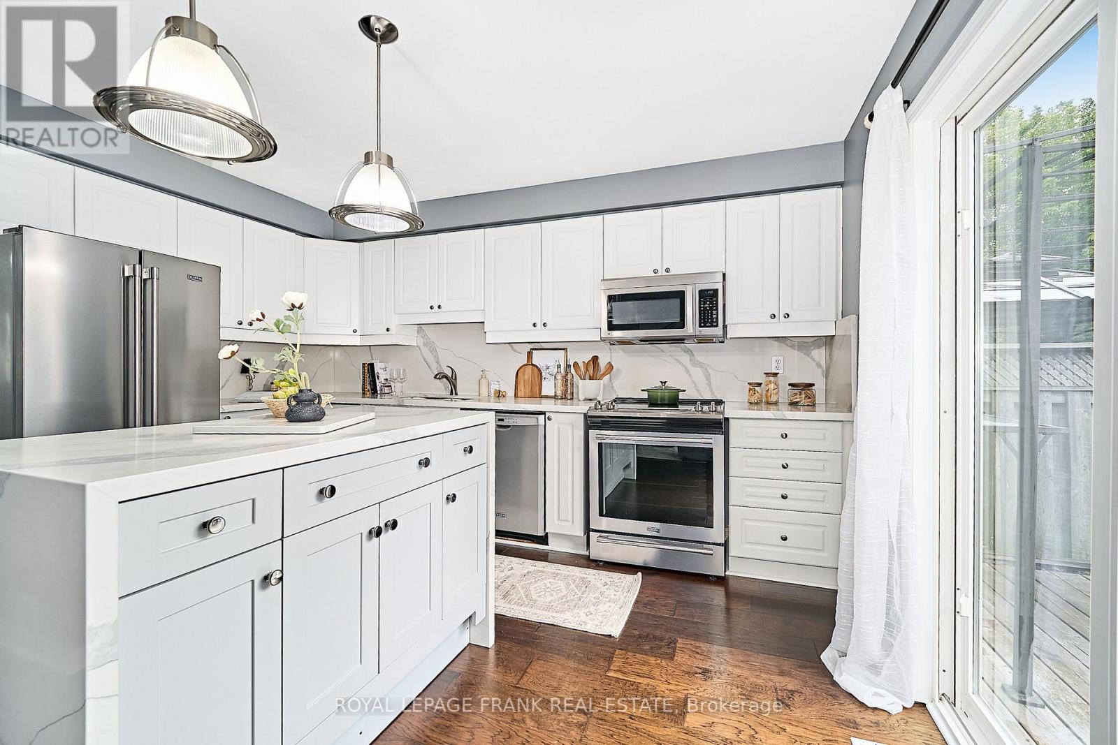 












29 CARVETH CRESCENT

,
Clarington (Newcastle),




Ontario
L1B1N3

