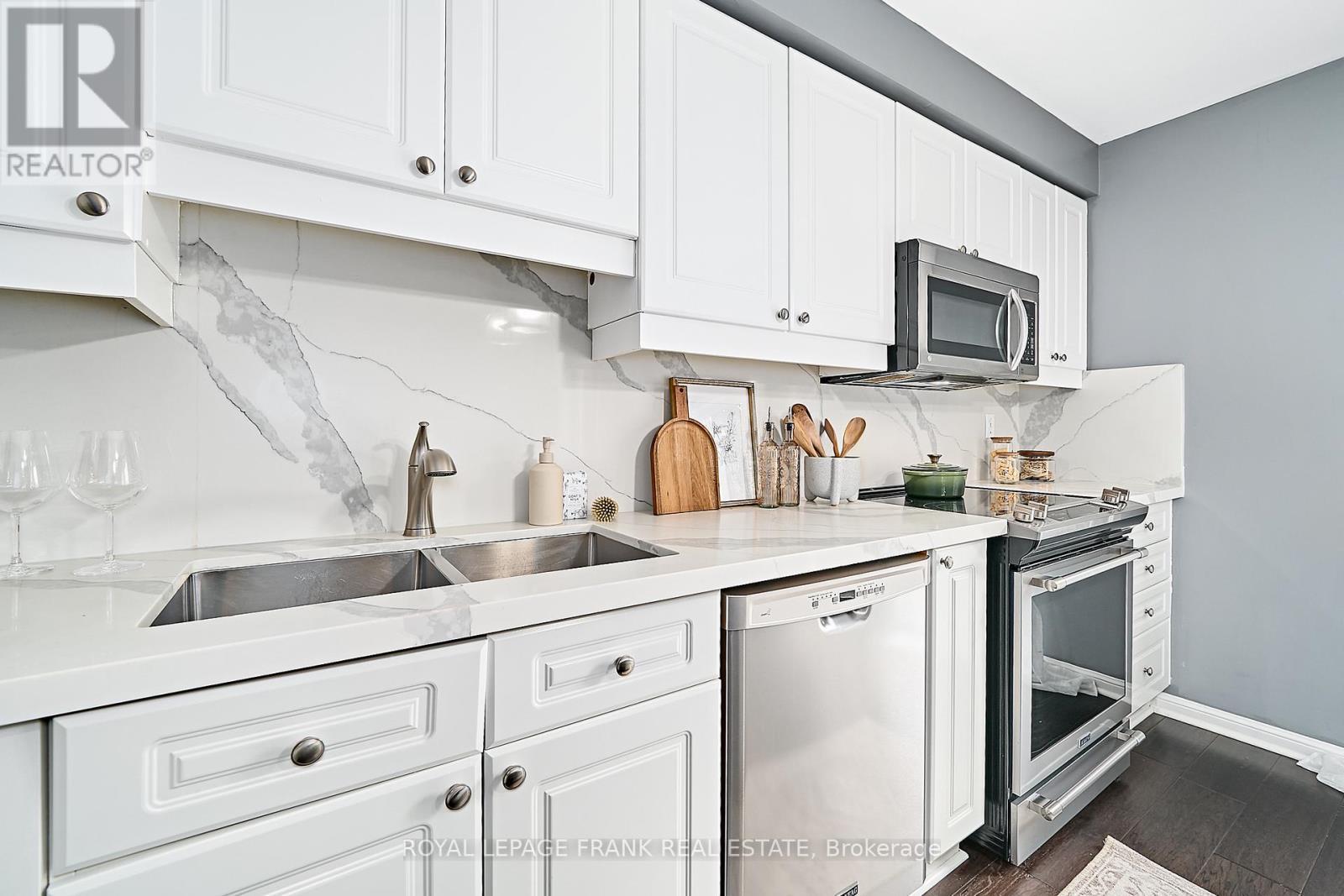 












29 CARVETH CRESCENT

,
Clarington (Newcastle),




Ontario
L1B1N3

