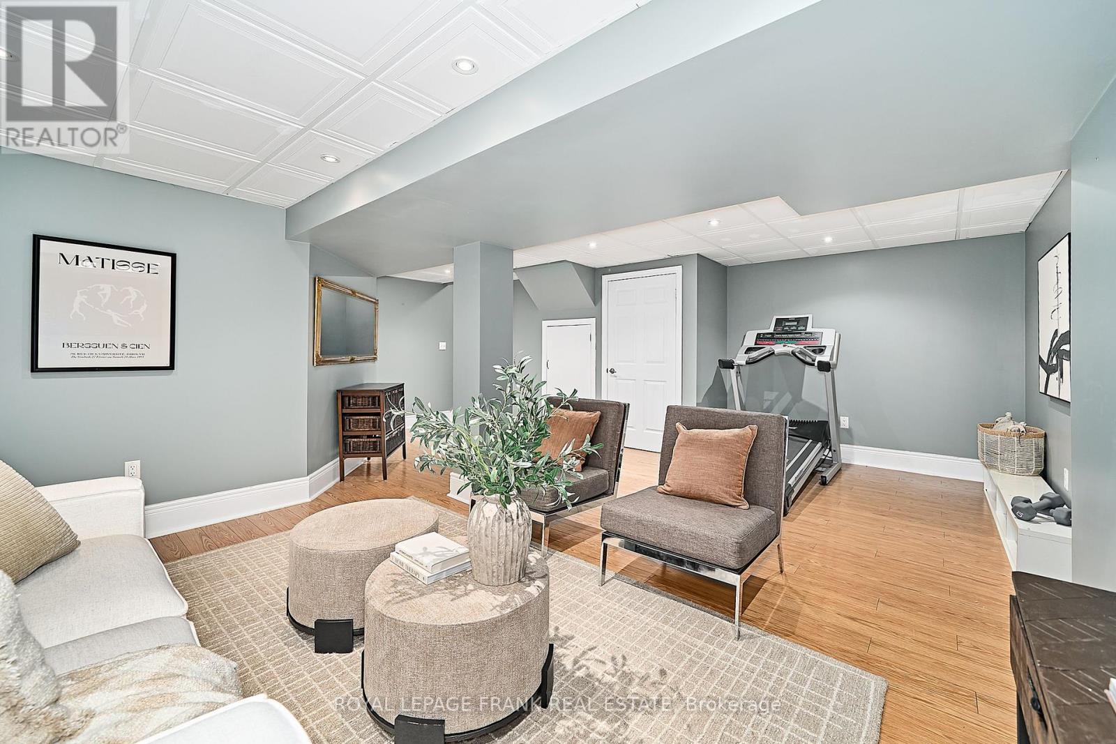 












29 CARVETH CRESCENT

,
Clarington (Newcastle),




Ontario
L1B1N3

