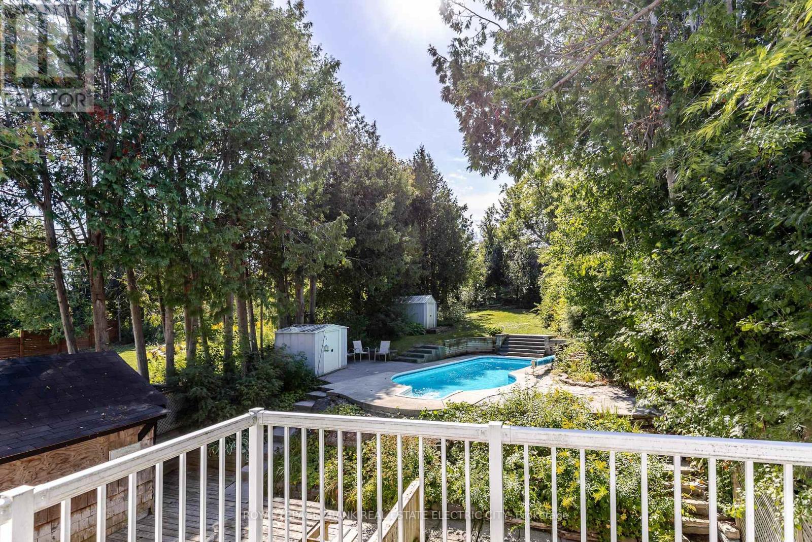












1696 APPLEWOOD CRESCENT

,
Peterborough (Monaghan Ward 2),




Ontario
K9K1N4

