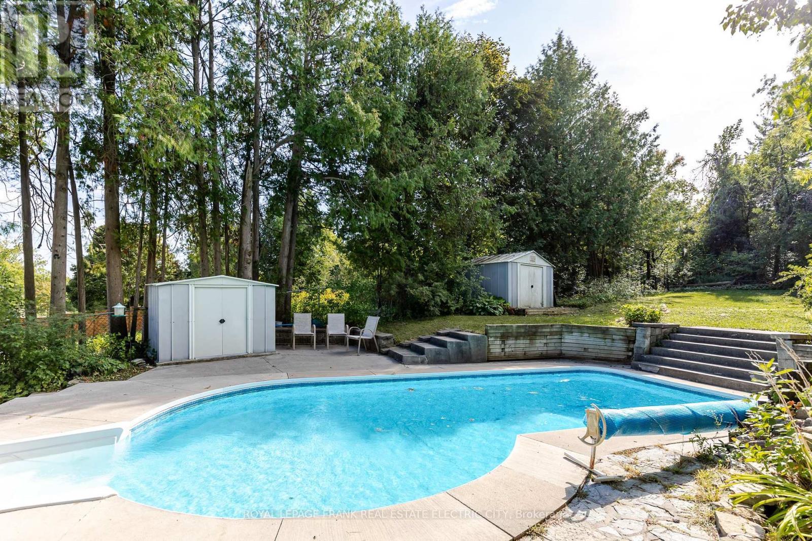 












1696 APPLEWOOD CRESCENT

,
Peterborough (Monaghan Ward 2),




Ontario
K9K1N4

