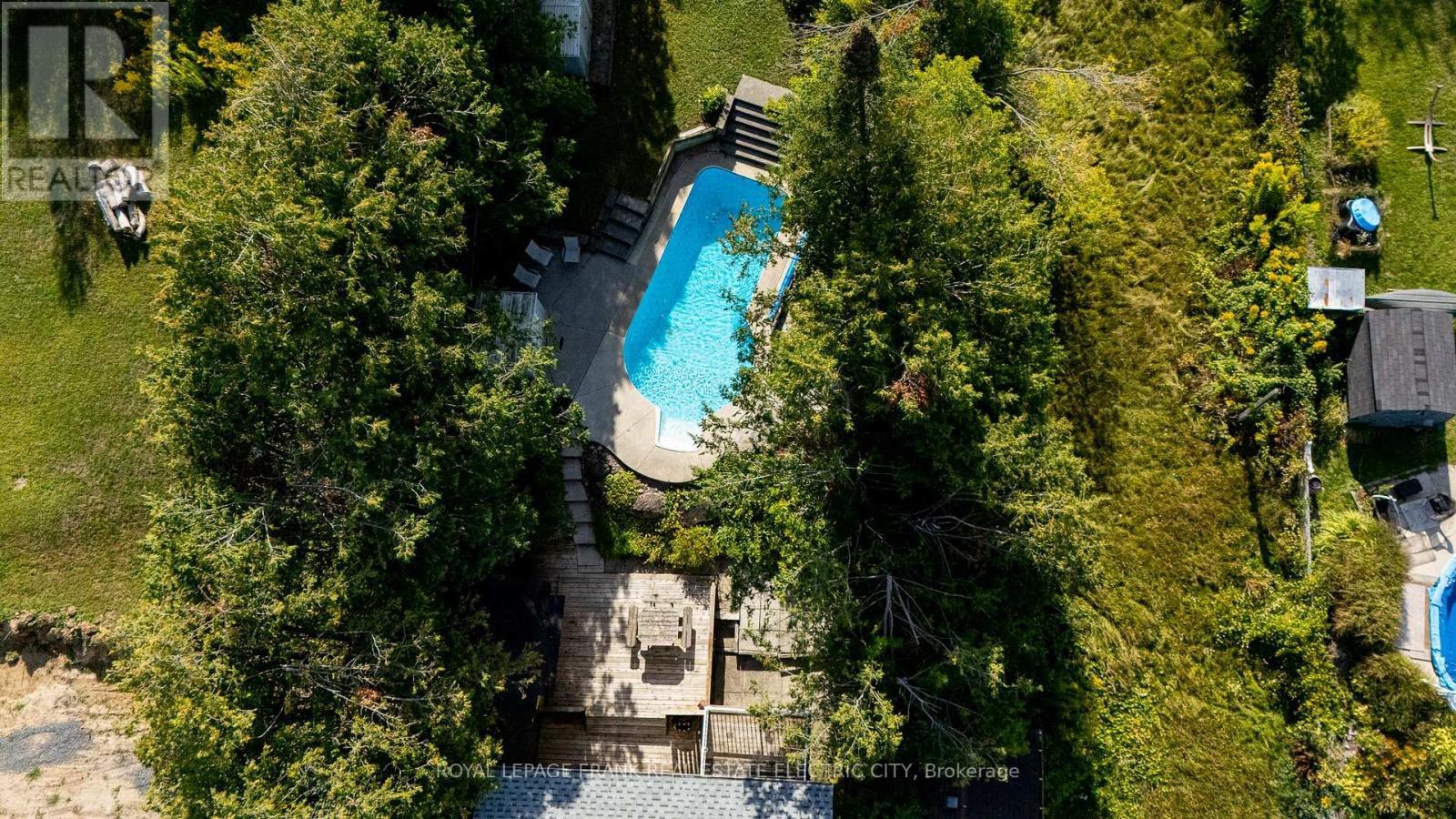 












1696 APPLEWOOD CRESCENT

,
Peterborough (Monaghan Ward 2),




Ontario
K9K1N4

