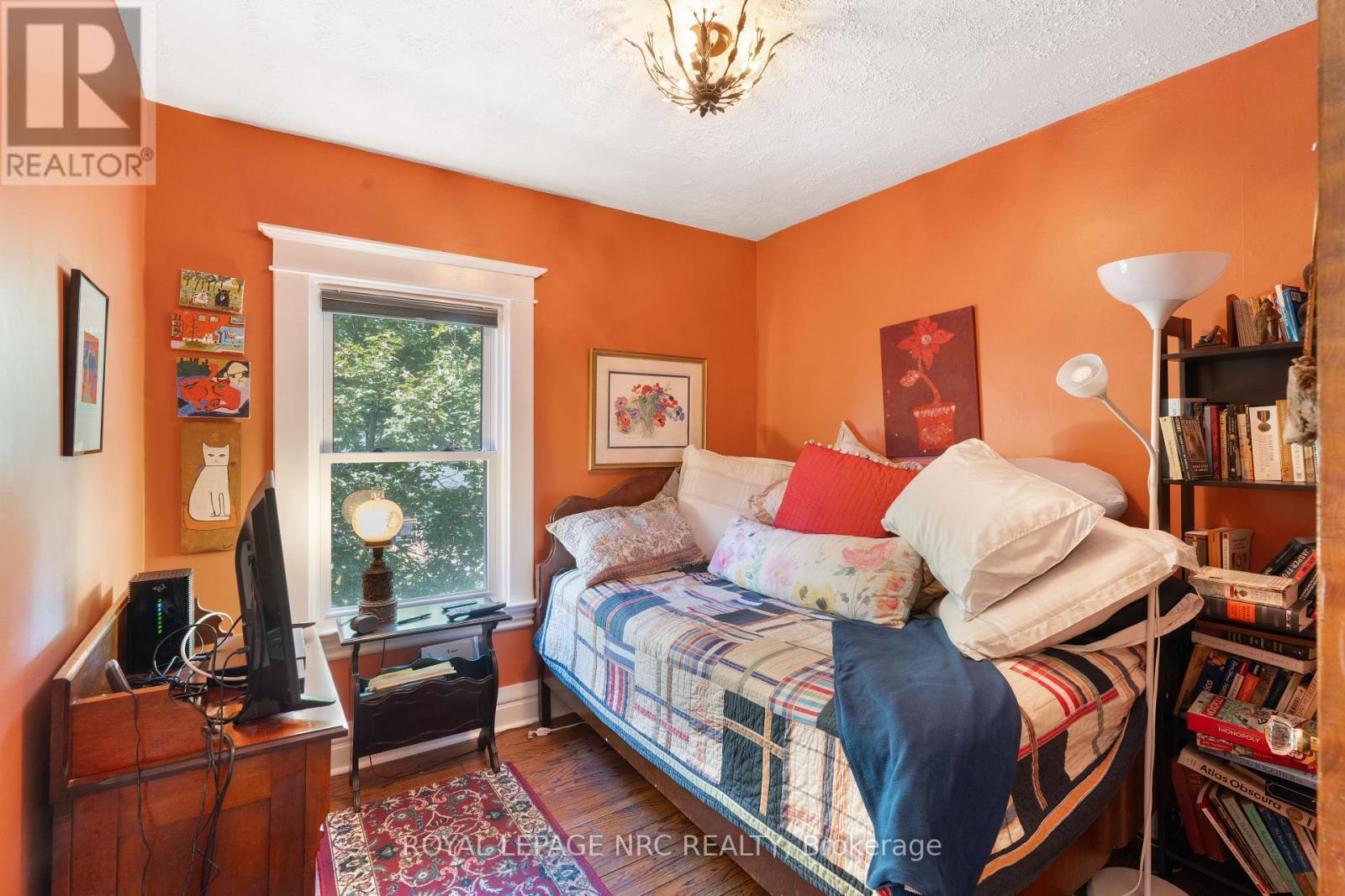 












90 CHAPLIN AVENUE

,
St. Catharines (Downtown),




Ontario
L2R2E7

