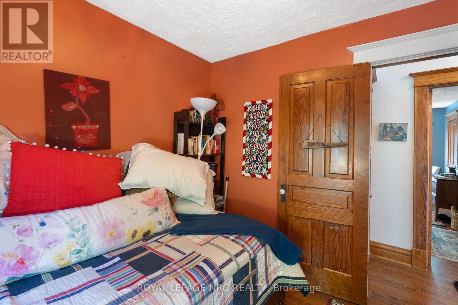 












90 CHAPLIN AVENUE

,
St. Catharines (Downtown),




Ontario
L2R2E7

