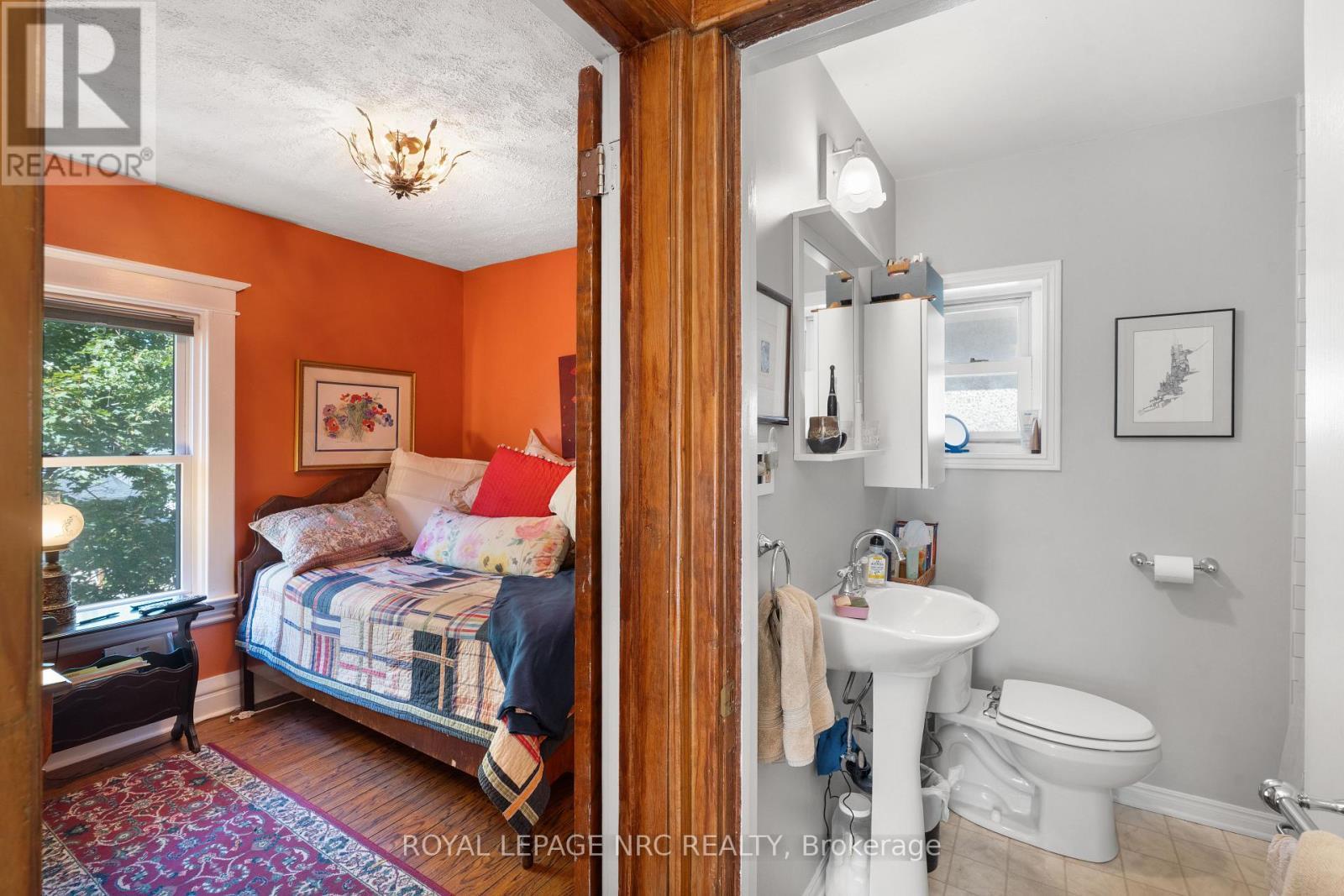 












90 CHAPLIN AVENUE

,
St. Catharines (Downtown),




Ontario
L2R2E7

