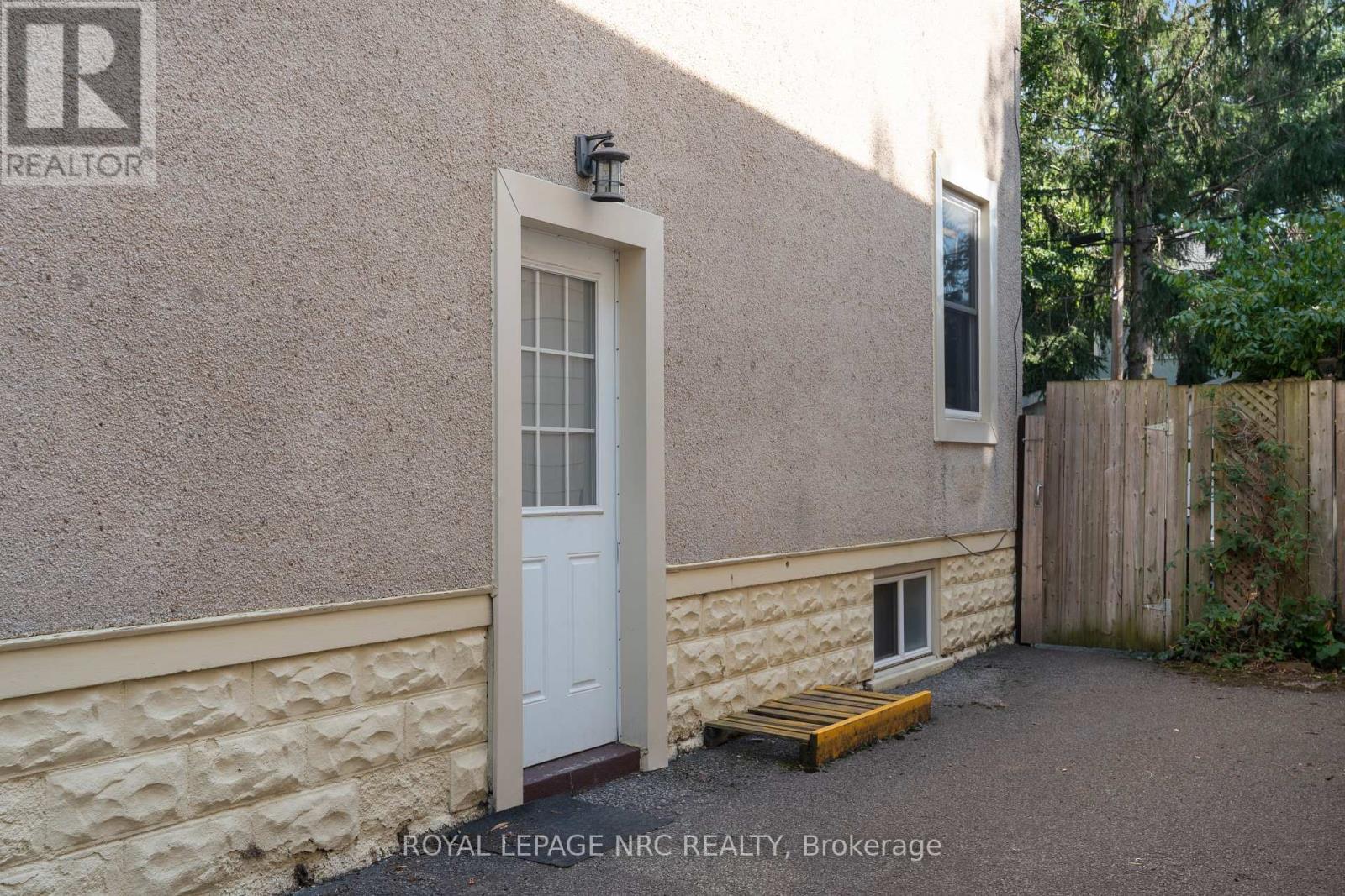 












90 CHAPLIN AVENUE

,
St. Catharines (Downtown),




Ontario
L2R2E7

