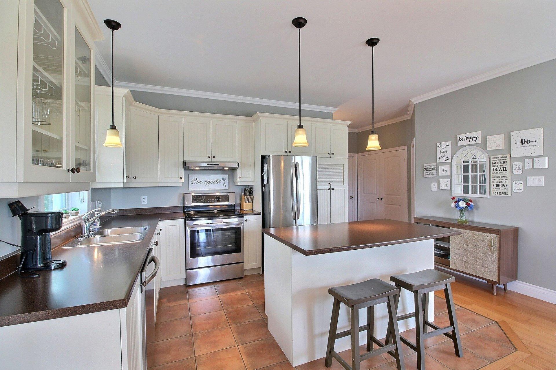 









623


Rue St-Alphonse S.

,
Magog,




QC
J1X0C8

