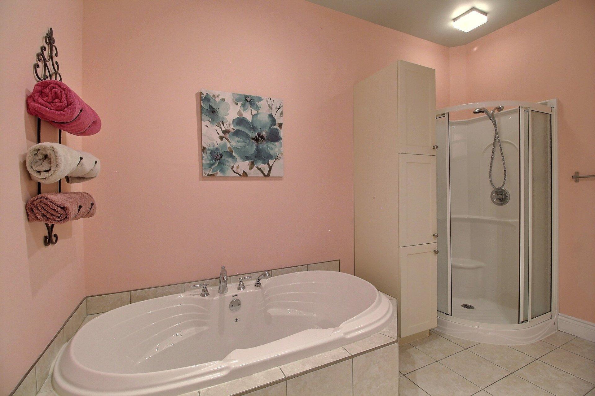 









623


Rue St-Alphonse S.

,
Magog,




QC
J1X0C8


