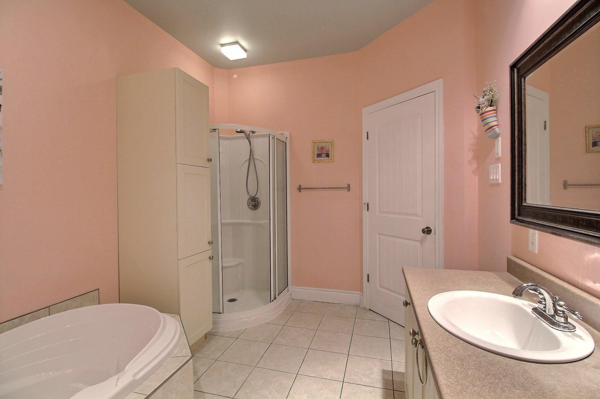 









623


Rue St-Alphonse S.

,
Magog,




QC
J1X0C8

