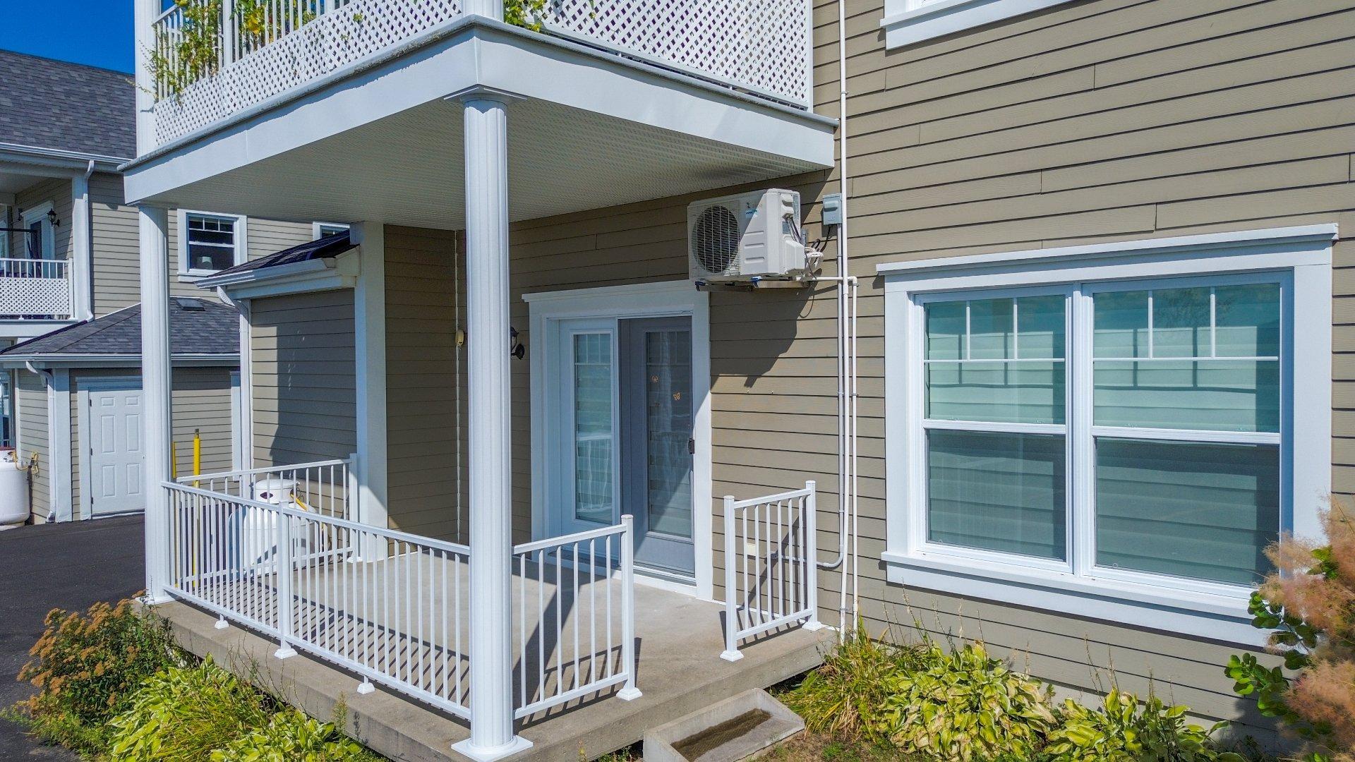 









623


Rue St-Alphonse S.

,
Magog,




QC
J1X0C8

