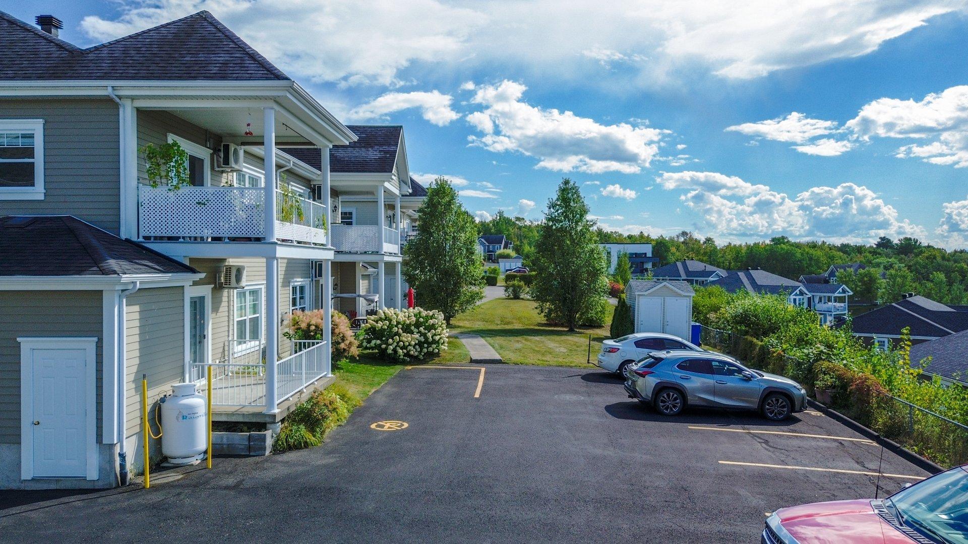 









623


Rue St-Alphonse S.

,
Magog,




QC
J1X0C8

