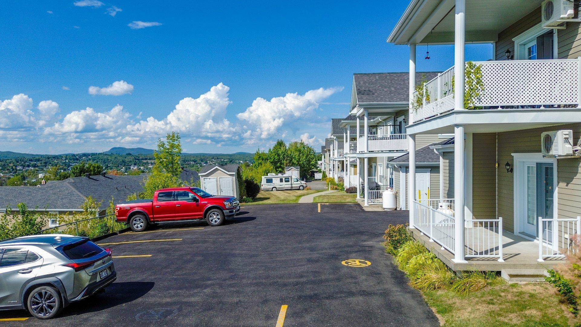 









623


Rue St-Alphonse S.

,
Magog,




QC
J1X0C8

