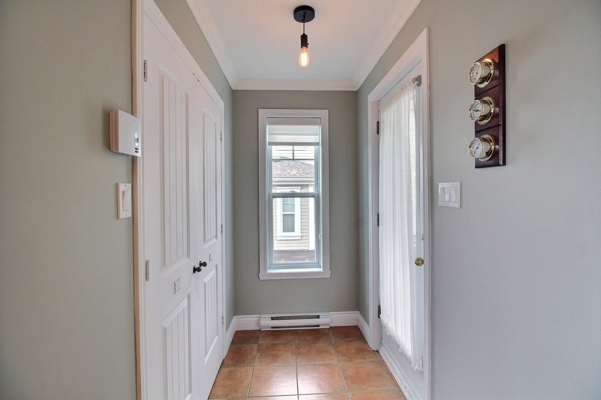 









623


Rue St-Alphonse S.

,
Magog,




QC
J1X0C8

