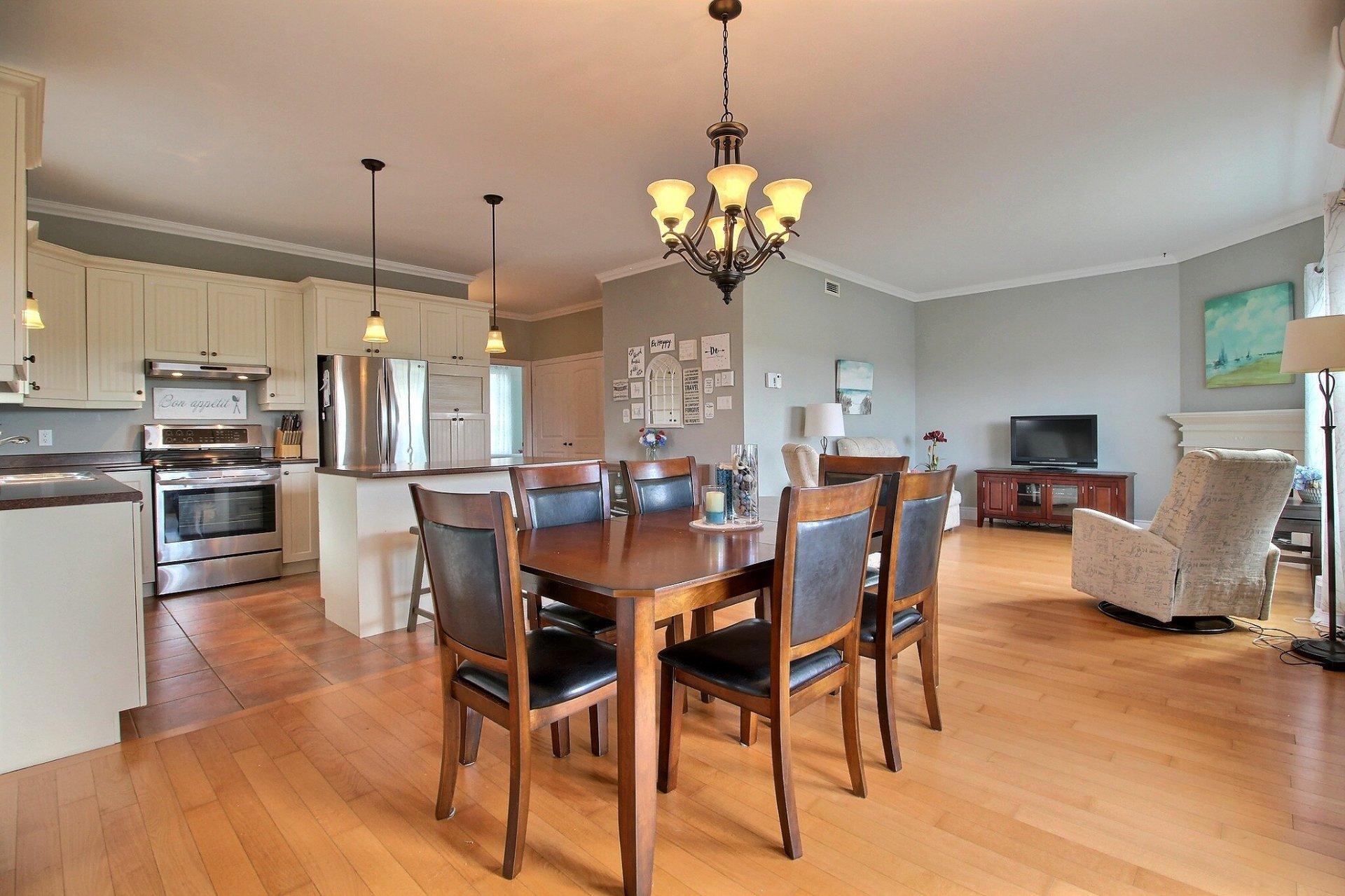 









623


Rue St-Alphonse S.

,
Magog,




QC
J1X0C8

