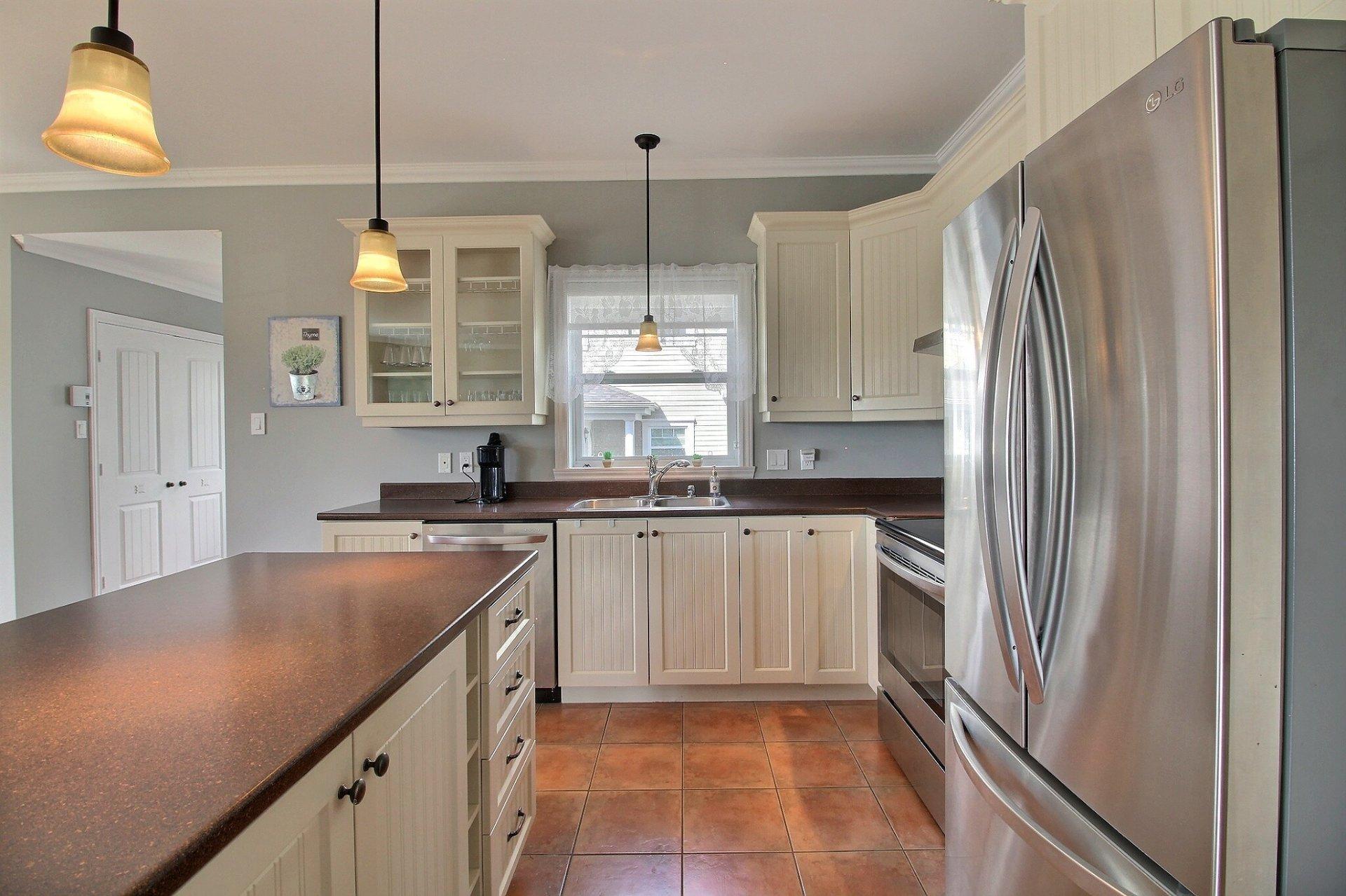 









623


Rue St-Alphonse S.

,
Magog,




QC
J1X0C8

