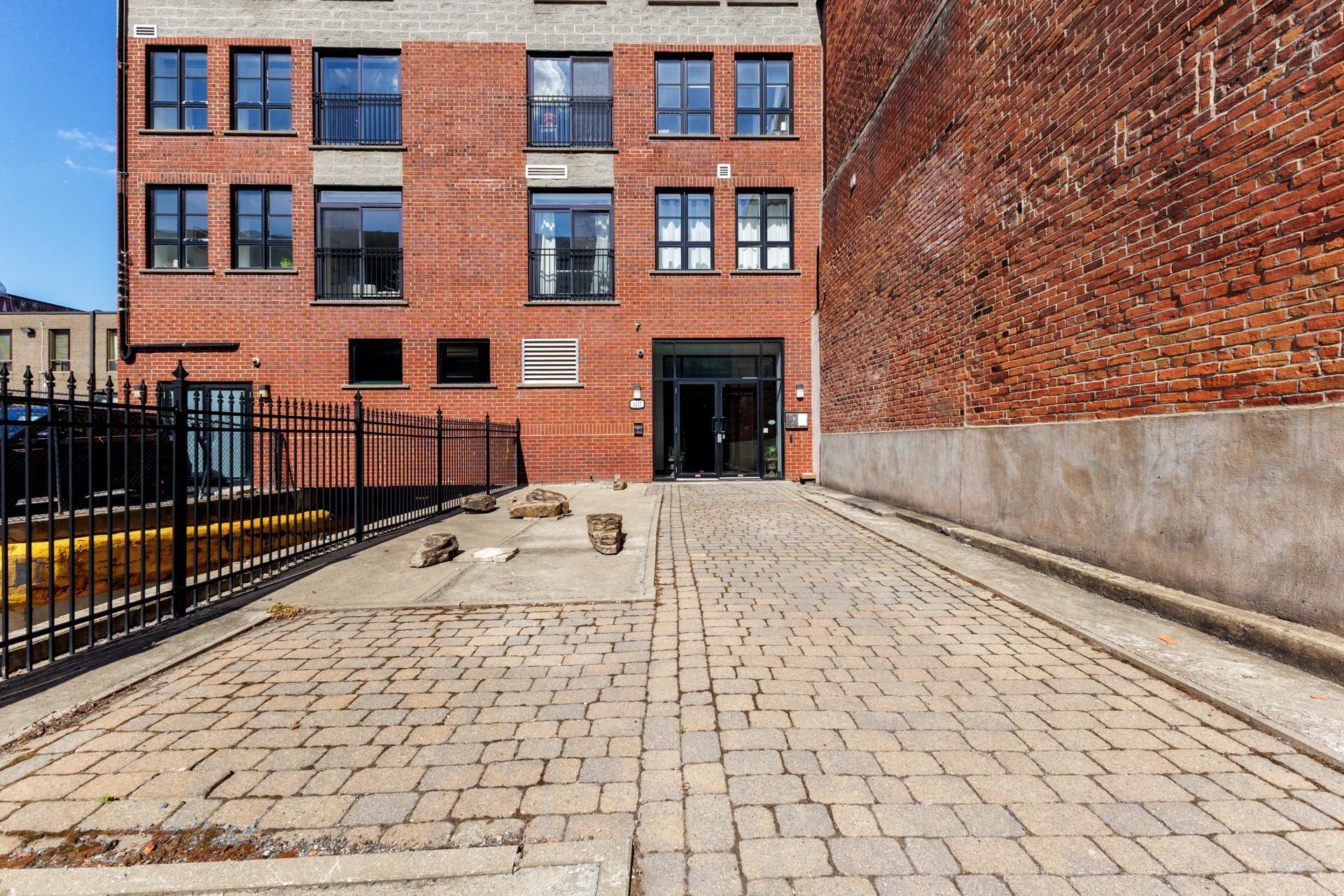 









4247


Rue Clark

, 203,
Montréal (Le Plateau-Mont-Royal),




QC
H2W1X2

