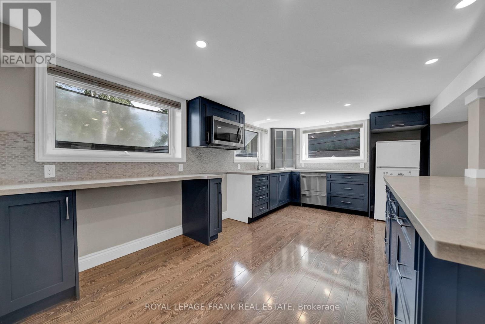 












230 BEECH STREET

,
Scugog (Port Perry),




Ontario
L9L1N6

