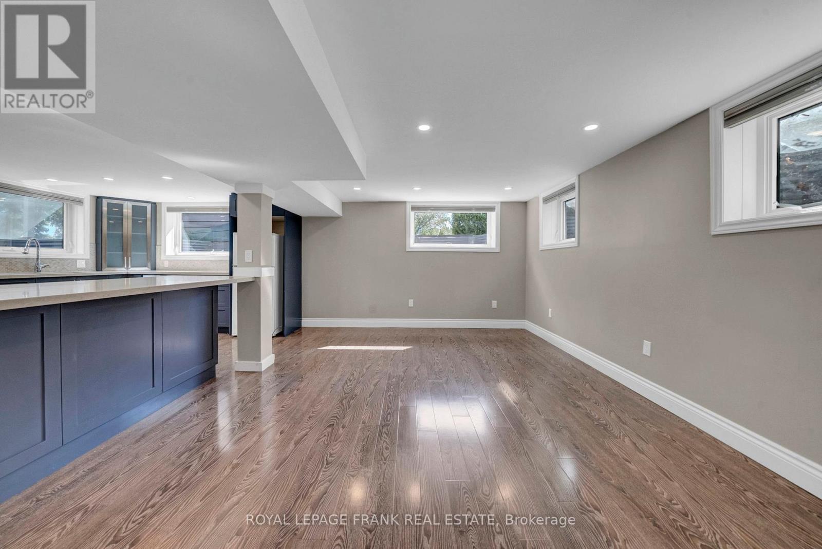 












230 BEECH STREET

,
Scugog (Port Perry),




Ontario
L9L1N6


