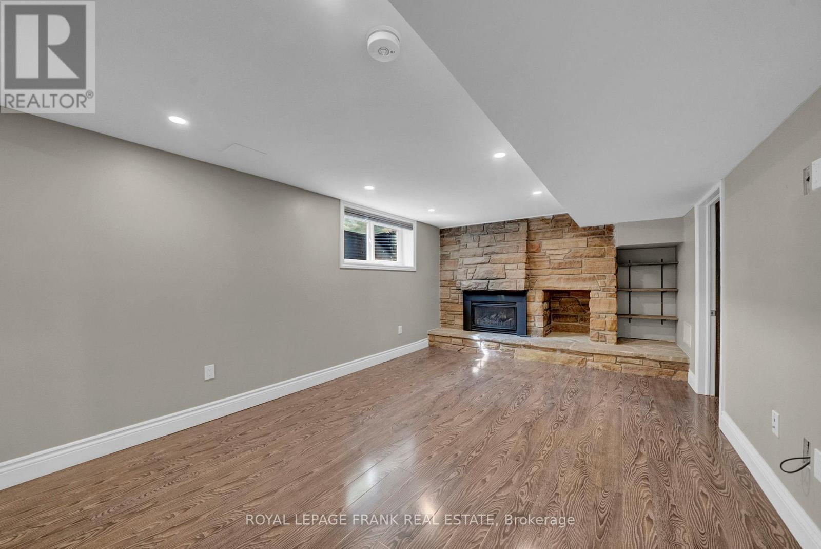 












230 BEECH STREET

,
Scugog (Port Perry),




Ontario
L9L1N6

