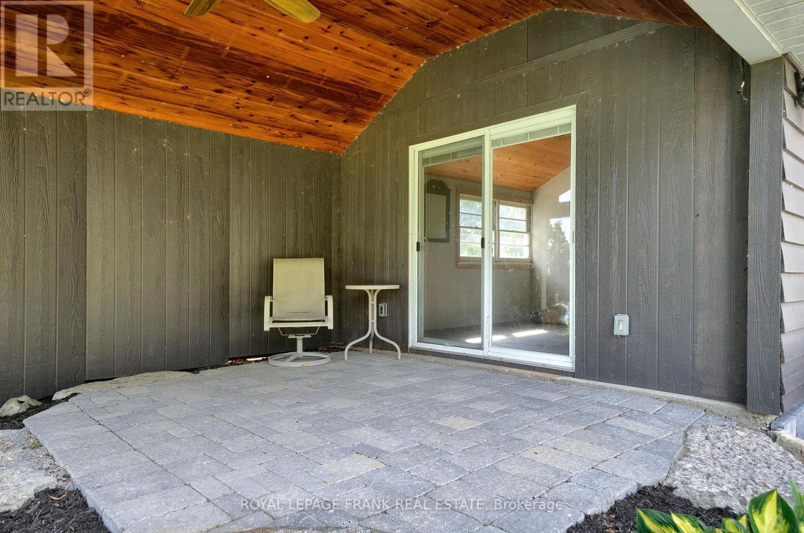 












230 BEECH STREET

,
Scugog (Port Perry),




Ontario
L9L1N6

