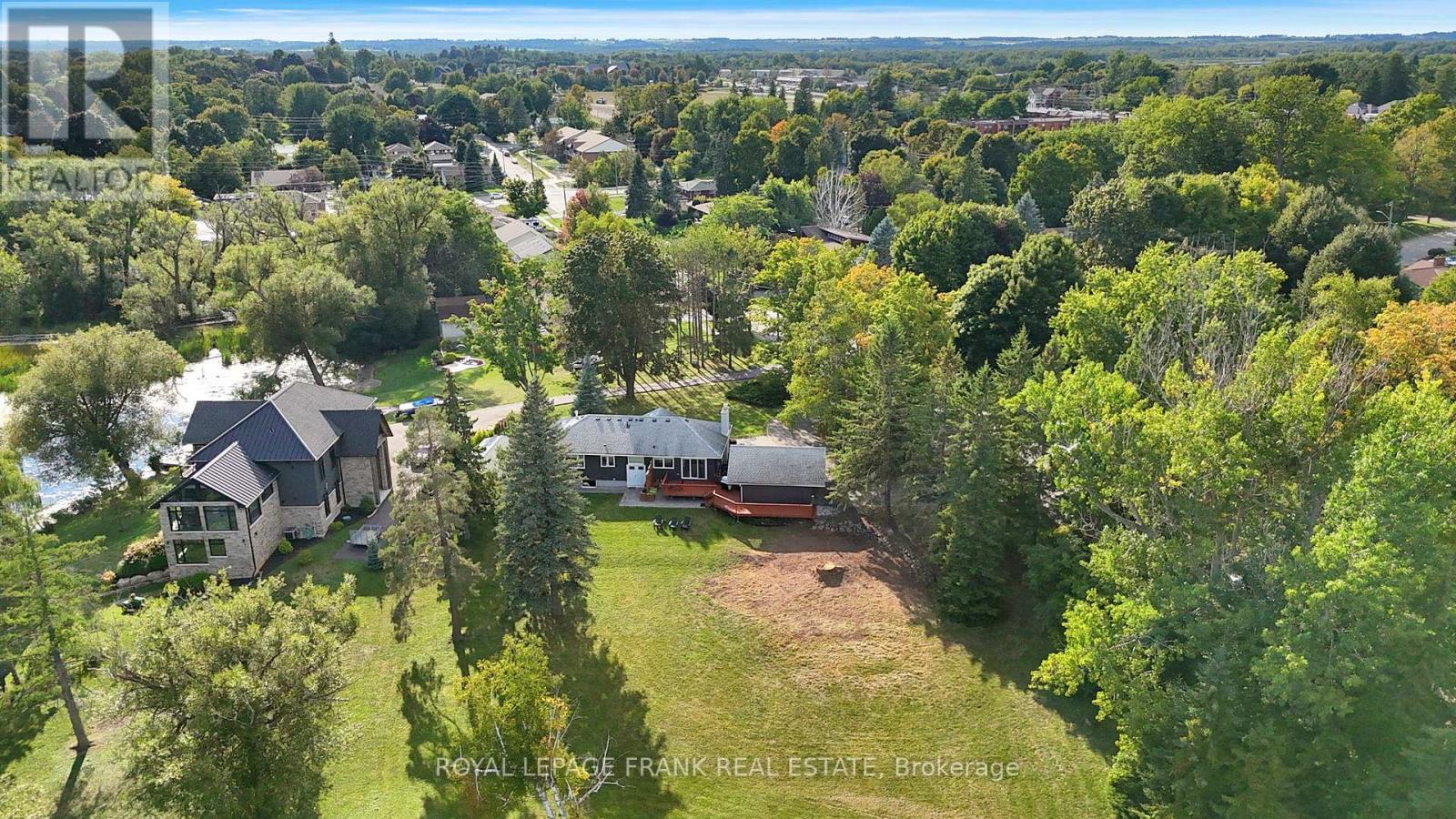 












230 BEECH STREET

,
Scugog (Port Perry),




Ontario
L9L1N6

