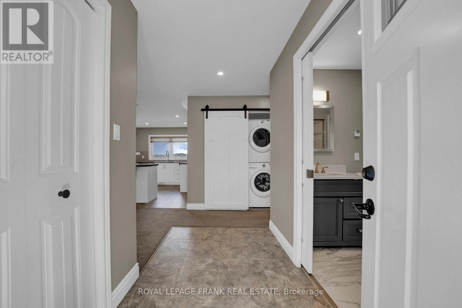












230 BEECH STREET

,
Scugog (Port Perry),




Ontario
L9L1N6

