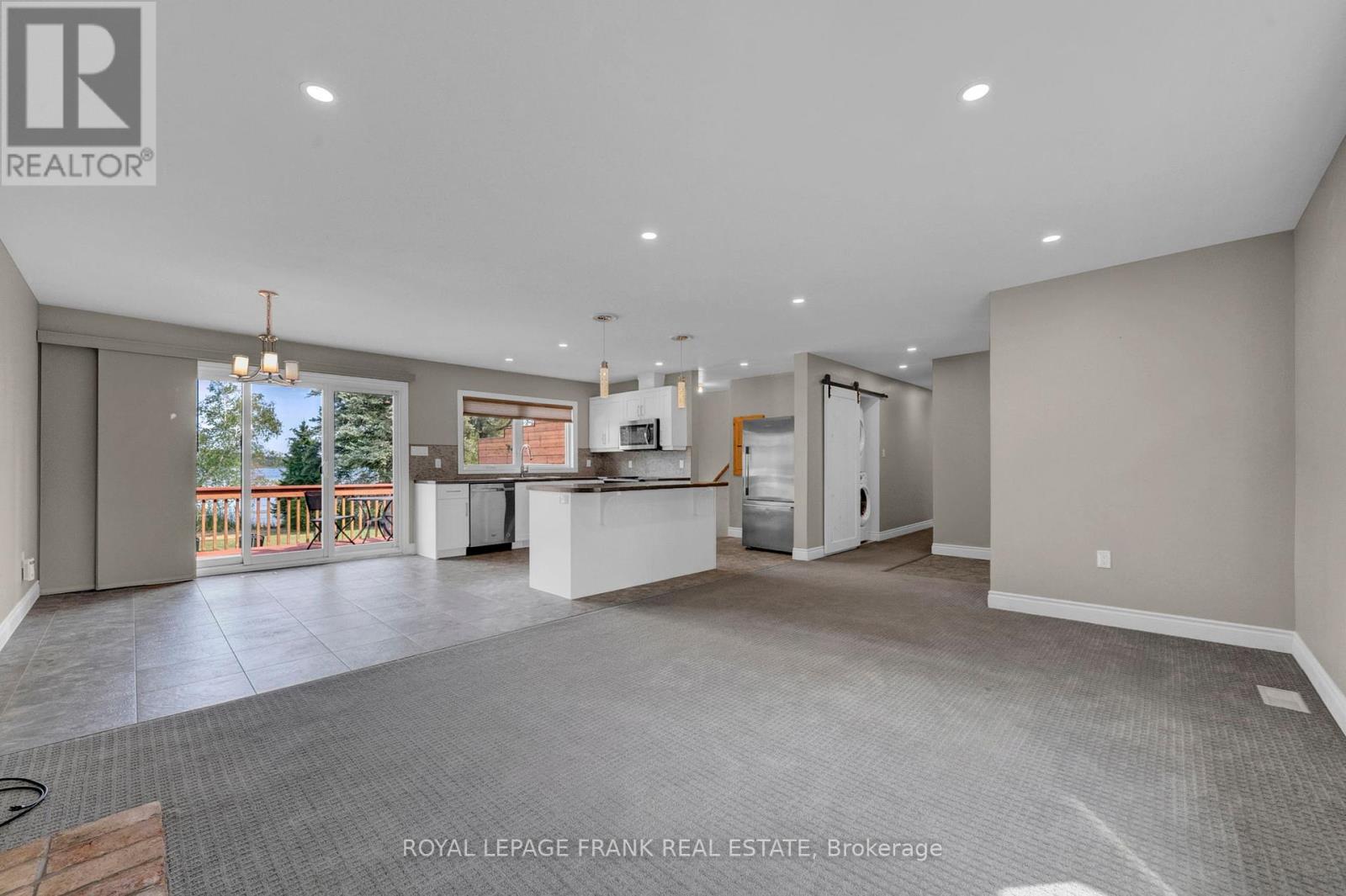 












230 BEECH STREET

,
Scugog (Port Perry),




Ontario
L9L1N6

