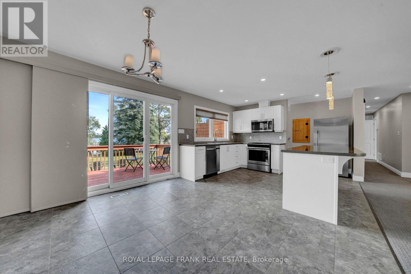 












230 BEECH STREET

,
Scugog (Port Perry),




Ontario
L9L1N6


