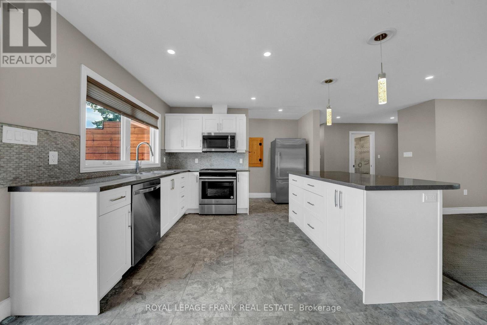 












230 BEECH STREET

,
Scugog (Port Perry),




Ontario
L9L1N6

