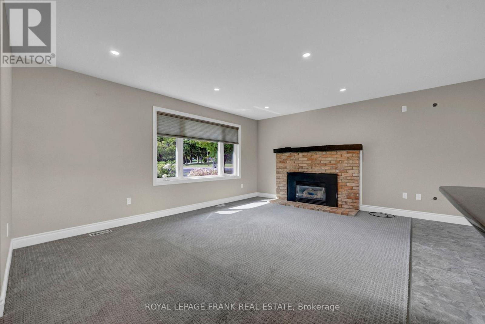 












230 BEECH STREET

,
Scugog (Port Perry),




Ontario
L9L1N6

