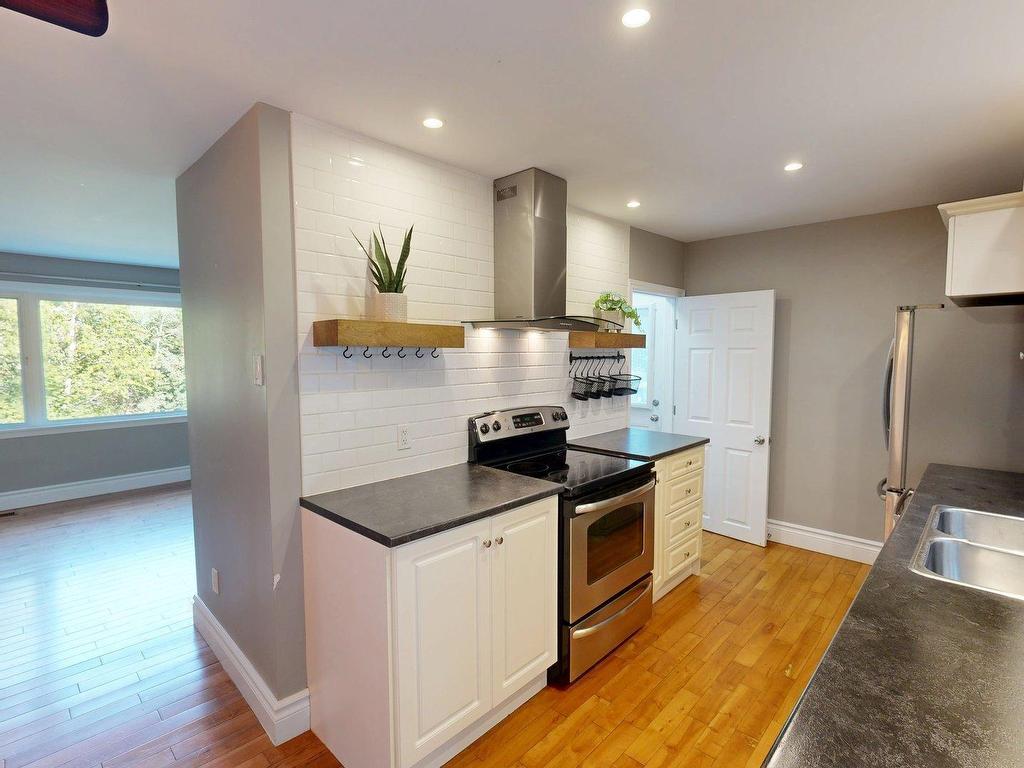 












18 Martin Lake Drive

,
Lake Echo,




NS
B3E 1B1

