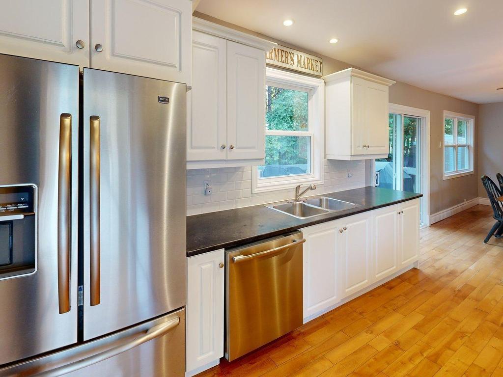 












18 Martin Lake Drive

,
Lake Echo,




NS
B3E 1B1

