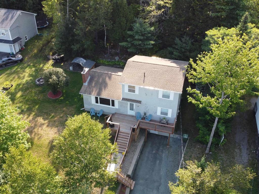 












18 Martin Lake Drive

,
Lake Echo,




NS
B3E 1B1

