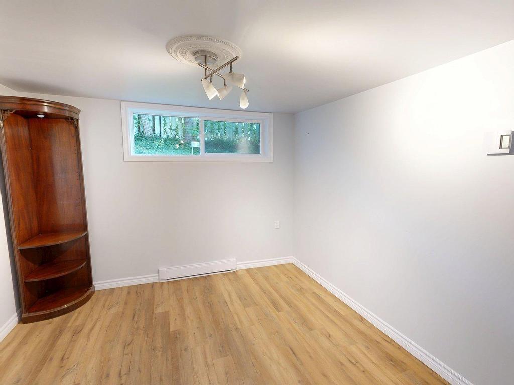 












18 Martin Lake Drive

,
Lake Echo,




NS
B3E 1B1

