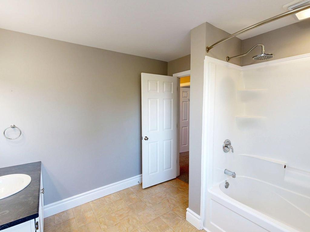 












18 Martin Lake Drive

,
Lake Echo,




NS
B3E 1B1

